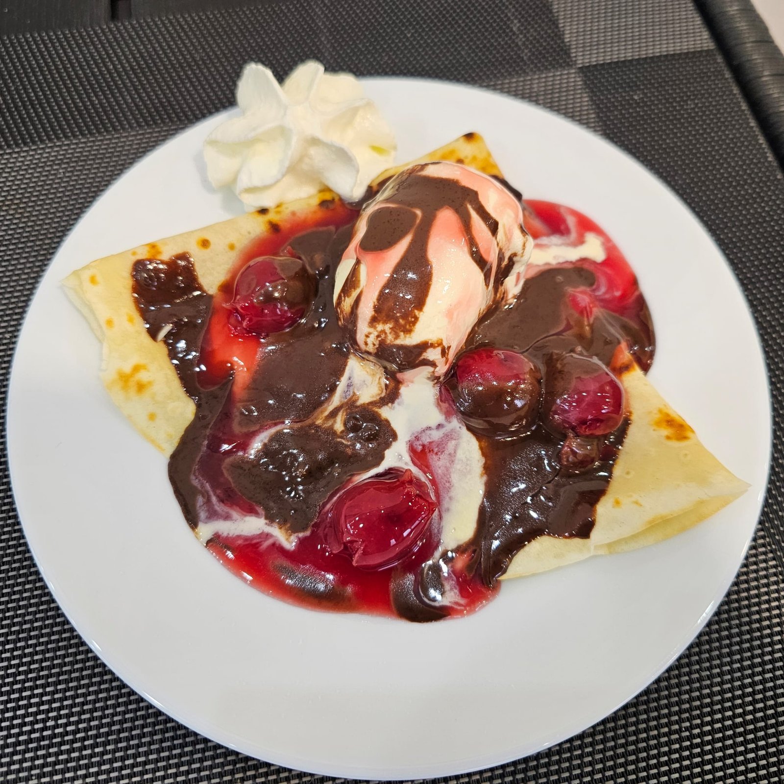 1 Kugel Vanille / Schokolade / Erdbeere
