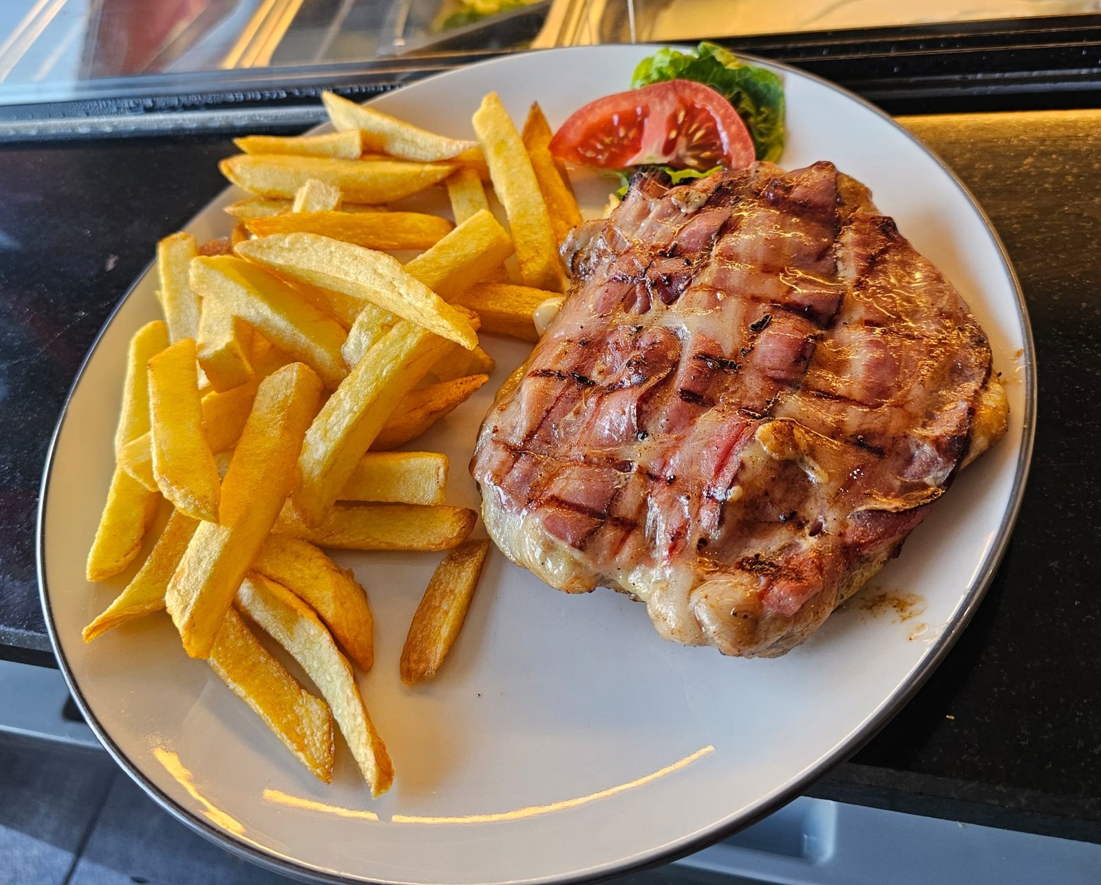 Gefüllte Hähnchenkeule